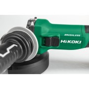 HiKOKI G3613DE – zbliżenie na włącznik