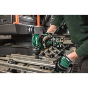 Hikoki WR36DF klucz udarowy 3/4 cala 36V podczas pracy, odkręcanie/dokręcanie śruby