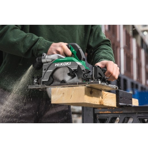 hikoki-c1806dumw2z-pilarka-tarczowa-18v-ciecie-drewna-na-budowie