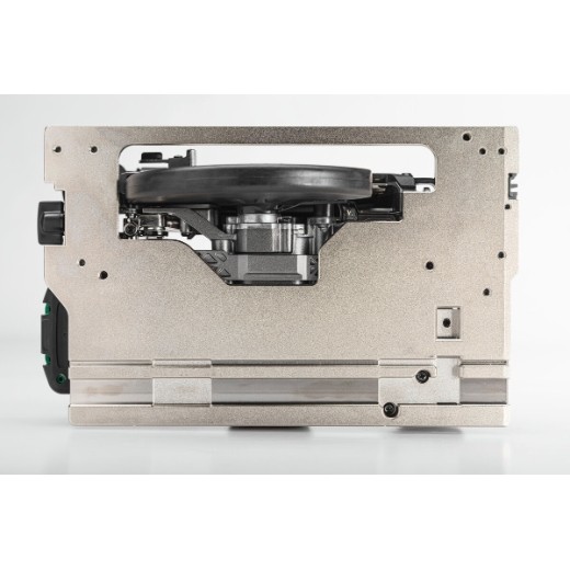 hikoki-c1806dumwpz-pilarka-tarczowa-18v-widok spodu maszyny