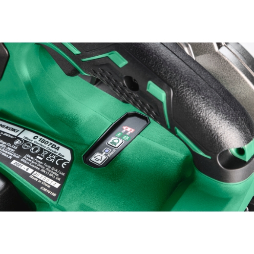 Panel sterowania pilarki Hikoki z trybami pracy i wskaźnikiem