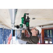 mlotowiertarka hikoki podczas wiercenia nad głową instalacja sufit