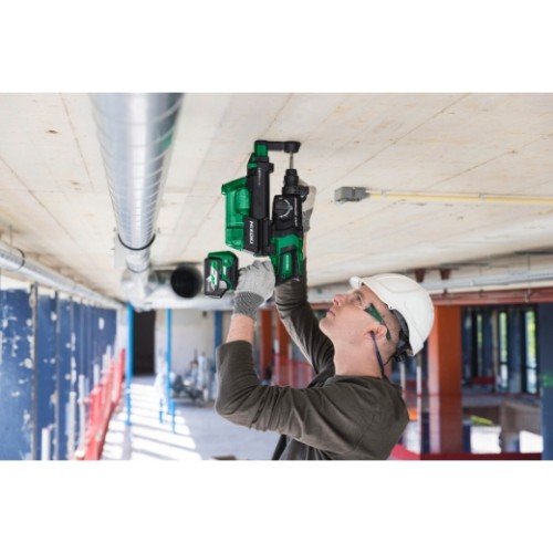 mlotowiertarka hikoki podczas wiercenia nad głową instalacja sufit