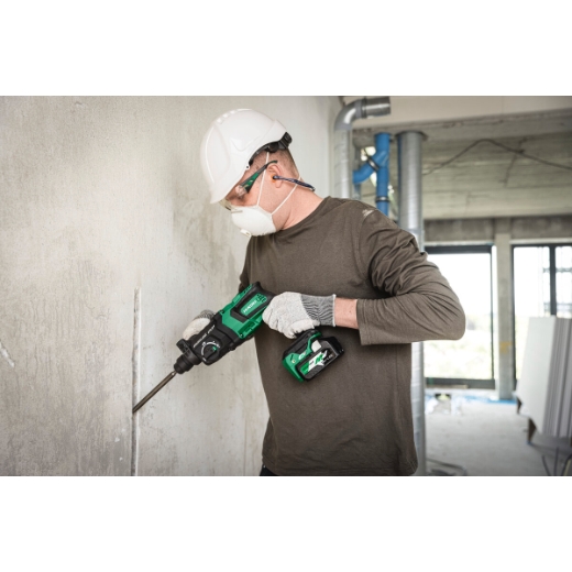 mlotowiertarka hikoki kucie w ścianie prace remontowe