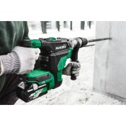 mlotowiertarka hikoki sds max wiercenie otworu w betonie z bliska