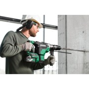 mlotowiertarka hikoki sds max wiercenie w scianie betonowej operator w kasku