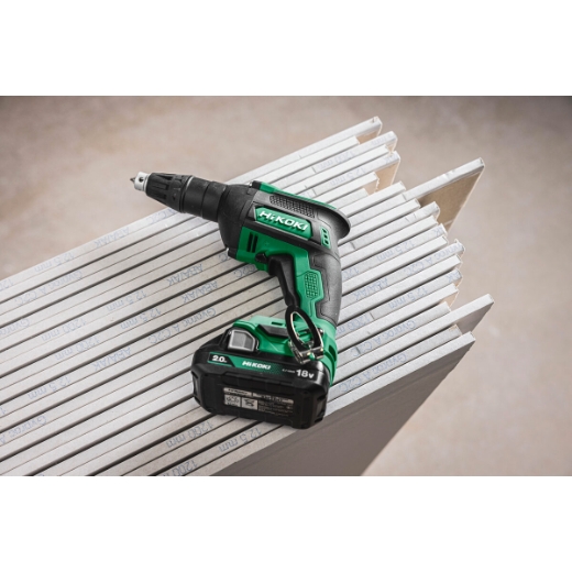 wkretarka do plyt gk hikoki na stosie plyt karton gips