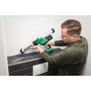 pistolet do mas uszczelniających hikoki 18v praca przy montażu