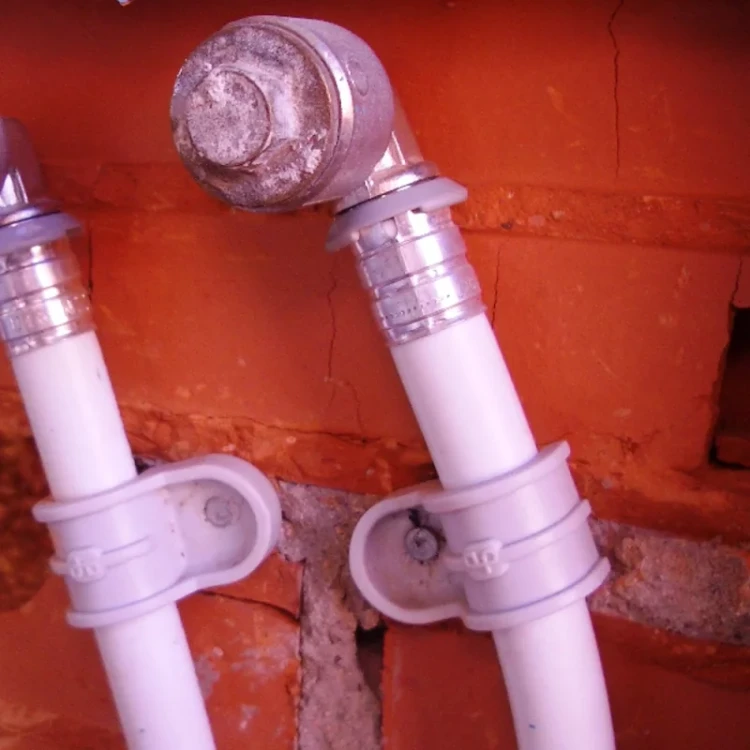 Uchwyt pojedynczy FP 20mm zastosowanie w instalacjach sanitarnych