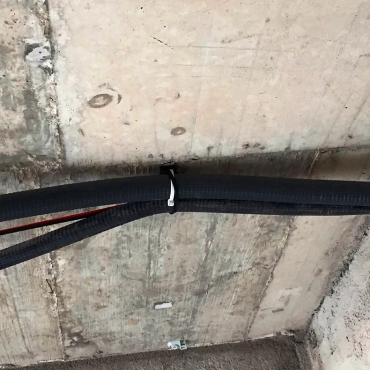 Mocowanie peszla instalacyjnego za pomocą uchwytu TBB i opaski kablowej