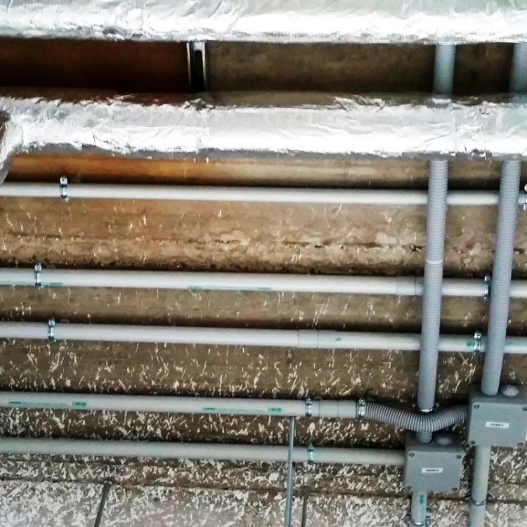 Uchwyt gwintowany ATR M6 zastosowany do mocowania obejmy instalacyjnej
