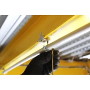 Klips CAB M6 do podwieszania rur i instalacji technicznych na belkach stalowych
