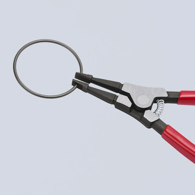 Montaż pierścienia osadczego bez otworów szczypcami Knipex 45 11 170