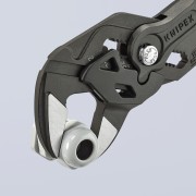 Szczypce-klucz Knipex 86 01 250 – chwytanie elementu z tworzywa