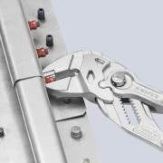 Knipex 86 05 180 S5 do pracy z aluminiowymi nakrętkami kołnierzowymi w trudno dostępnych miejscach