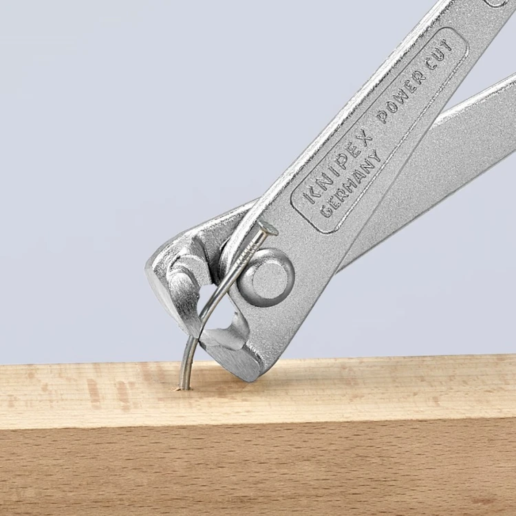 Wyciąganie gwoździa obcęgami zbrojarskimi Knipex 99 14 250