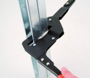 Mechanizm zaciskający CRIMP Duo Back EDMA 160455 obejmujący profile stalowe GK