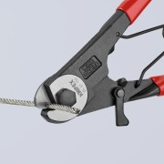 Nożyce Knipex 95 61 150 – sierpowate ostrza podczas cięcia linki stalowej
