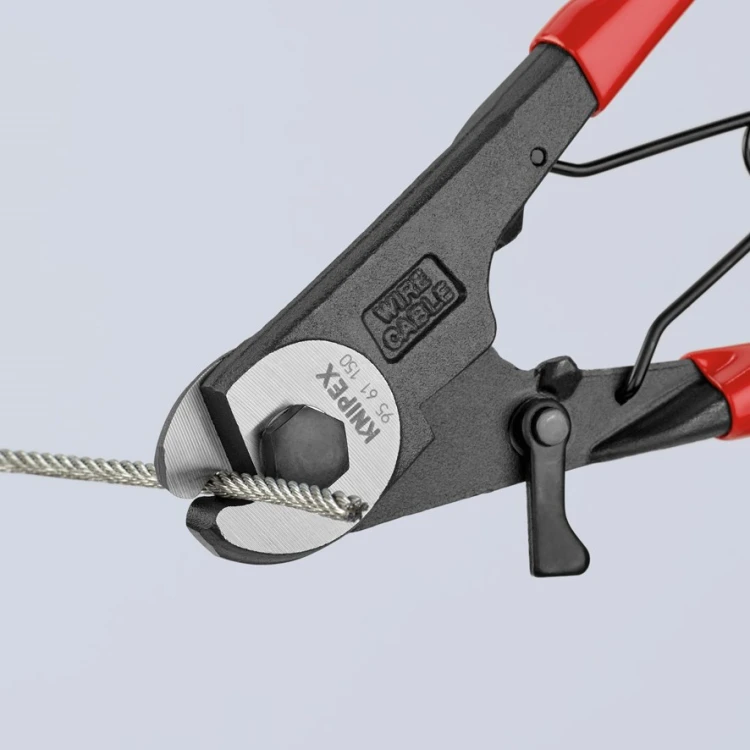 Nożyce Knipex 95 61 150 – sierpowate ostrza podczas cięcia linki stalowej