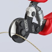Nożyce Knipex 95 62 160 TC podczas cięcia cienkiej linki stalowej