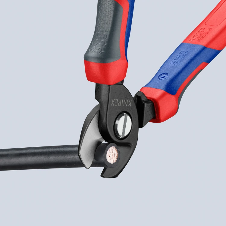 Knipex 95 12 165 podczas cięcia grubego kabla miedzianego