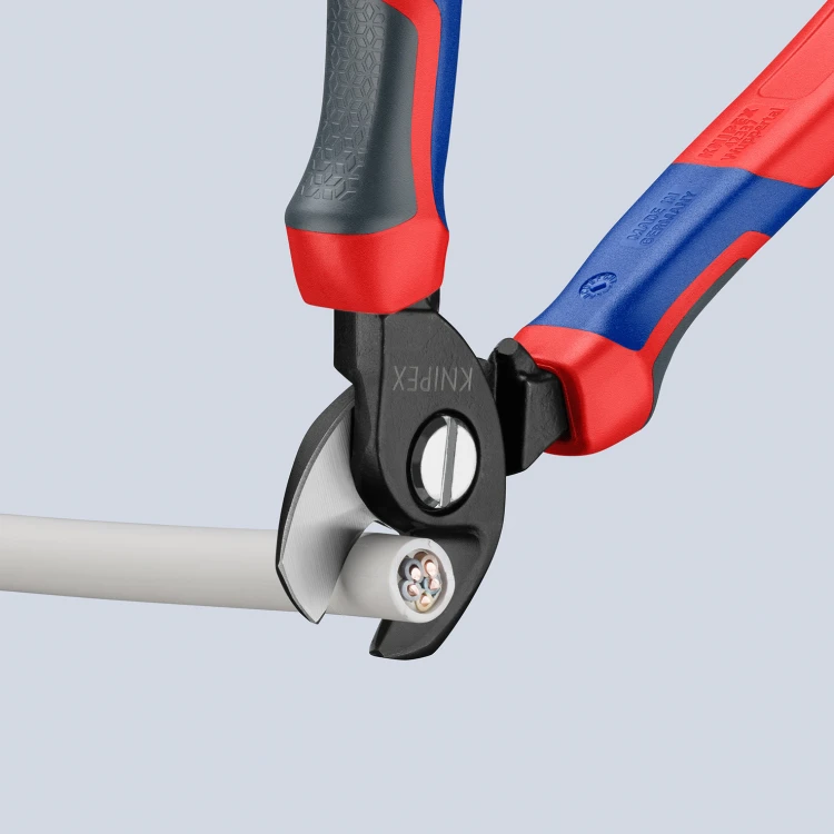 Knipex 95 12 165 podczas cięcia kabla wielożyłowego