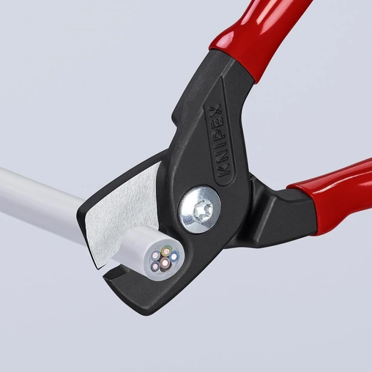 Nożyce Knipex 95 11 160 podczas cięcia przewodu wielożyłowego