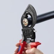 Nożyce zapadkowe Knipex 95 31 250 – zamykanie ostrza na kablu