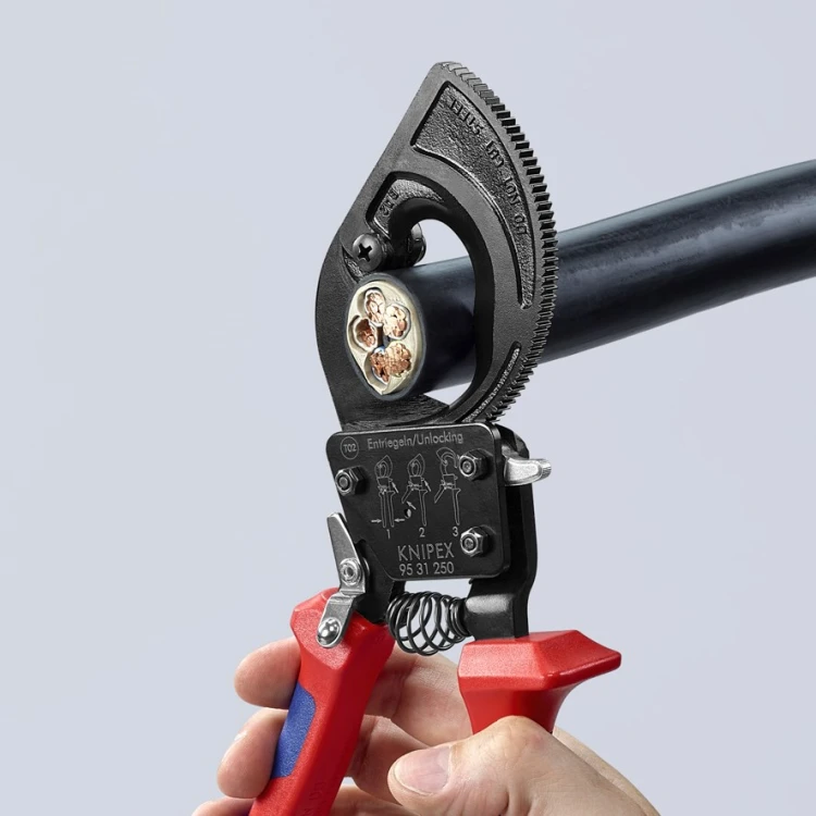 Nożyce zapadkowe Knipex 95 31 280 – zamykanie ostrza na kablu