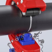 Cięcie rury odpływowej obcinakiem Knipex 90 23 01 BK
