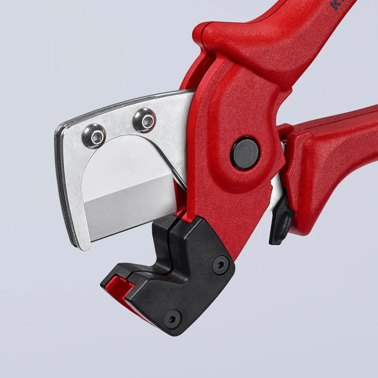 Cięcie rury wielowarstwowej obcinakiem Knipex 90 10 185