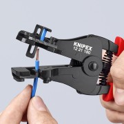 Precyzyjne zdejmowanie izolacji ściągaczem Knipex 12 21 180
