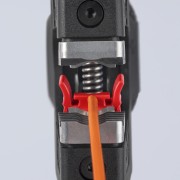 Knipex PreciStrip 16 12 52 195 – zdejmowanie izolacji z pomarańczowego przewodu