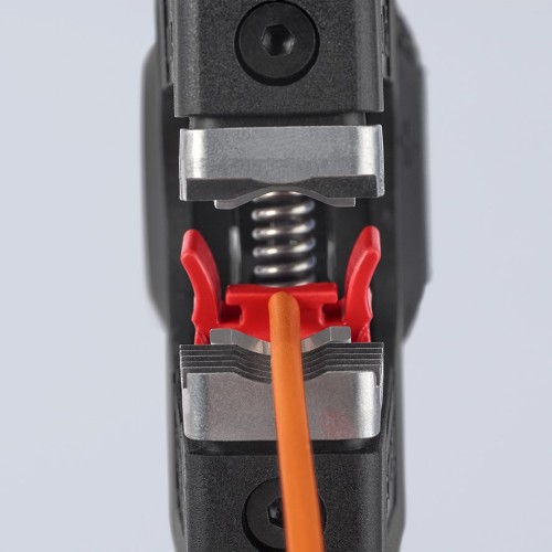 Knipex PreciStrip 16 12 52 195 – zdejmowanie izolacji z pomarańczowego przewodu