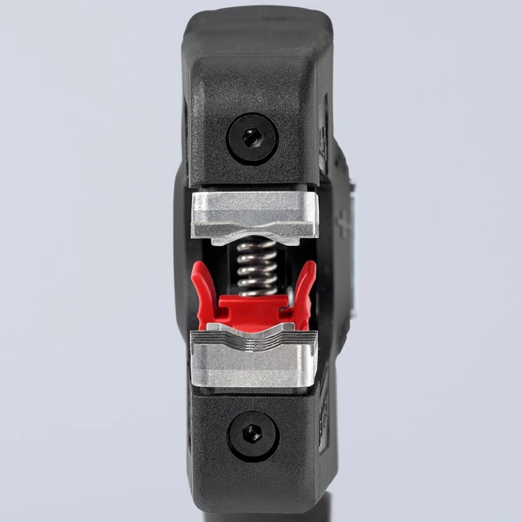 Knipex PreciStrip 16 – widok metalowych szczęk przytrzymujących przewód