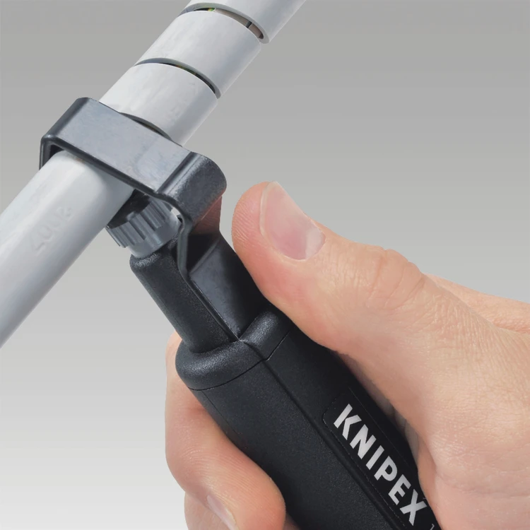 Ściągacz Knipex 16 30 135 – regulacja głębokości nacinania izolacji kabla