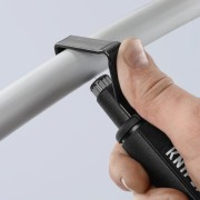 Knipex 16 30 135 – prowadzenie ściągacza po zewnętrznej powłoce kabla