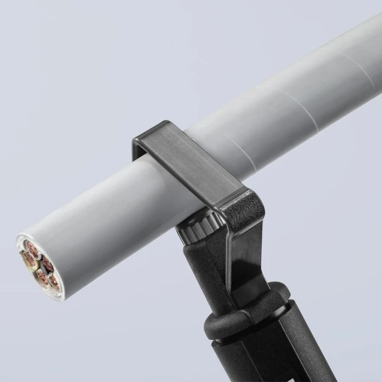 Ściągacz Knipex 16 30 135 – przygotowanie kabla do usunięcia zewnętrznej powłoki