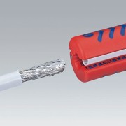 Knipex 16 60 100 SB podczas zdejmowania zewnętrznej izolacji kabla koncentrycznego