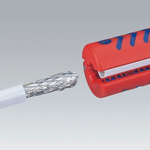 Knipex 16 60 100 SB podczas zdejmowania zewnętrznej izolacji kabla koncentrycznego