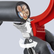 Knipex STX60 16 45 220 podczas ustawiania ostrza do cięcia powłoki kabla