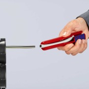 Ściągacz Knipex 16 80 175 SB po usunięciu zewnętrznej powłoki przewodu