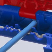 Knipex ErgoStrip PV 16 95 03 SB – detal otworów do zdejmowania izolacji z żył