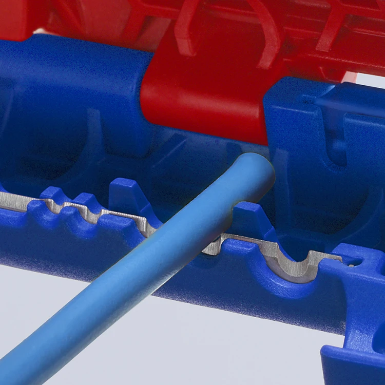 Knipex ErgoStrip PV 16 95 03 SB – detal otworów do zdejmowania izolacji z żył