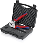Praska Knipex 97 52 65 do styków PIN w otwartej walizce transportowej z akcesoriami – zdjęcie poglądowe serii