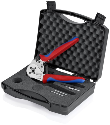 Praska Knipex 97 52 65 w otwartej walizce transportowej z akcesoriami do kontroli zaciskania