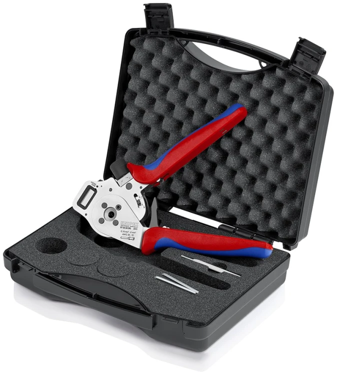 Praska Knipex 97 52 65 DG z elektronicznym odczytem średnicy zgniotu w otwartej walizce transportowej z akcesoriami
