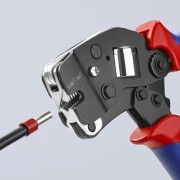 Praska Knipex serii 97 53 z czołowym gniazdem zagniatającym i tulejką z czerwonym kołnierzem izolacyjnym