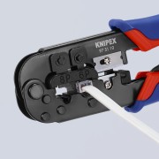 Praska Knipex 97 51 10 zagniatanie wtyku telefonicznego RJ na białym przewodzie