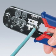 Knipex 97 51 10 funkcja cięcia i przygotowywania przewodu telekomunikacyjnego